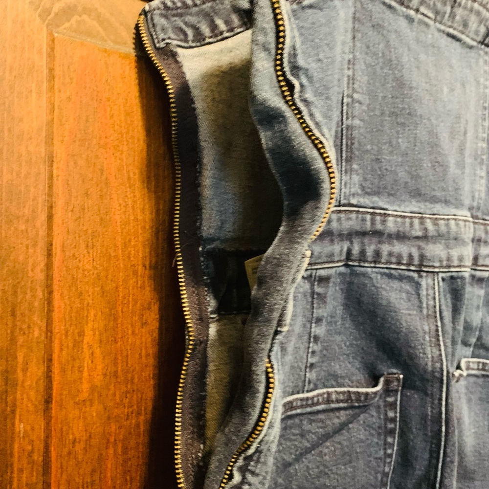 J. Crew Denim Jeans in Light Blue Wash - Picture 6 of 14